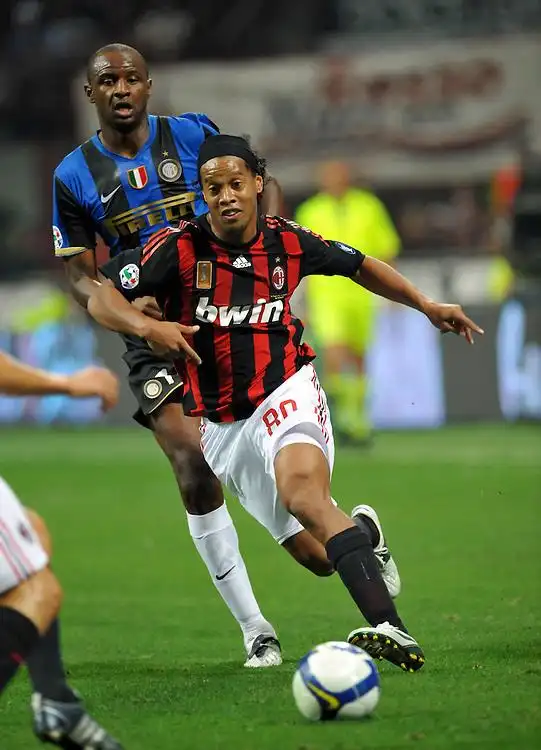 梅西则通过 梅西则通过